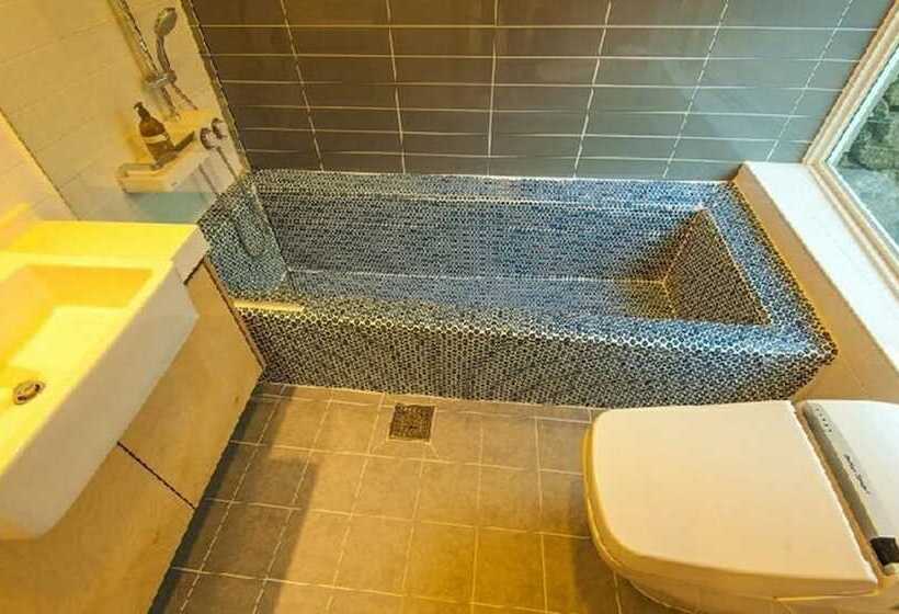 Pensió Moruhun Private House