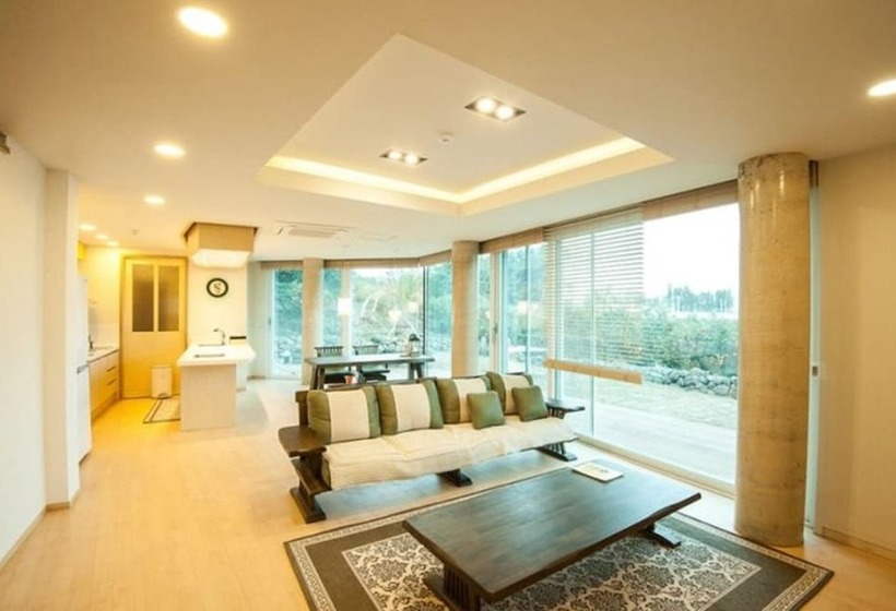 Pensió Moruhun Private House