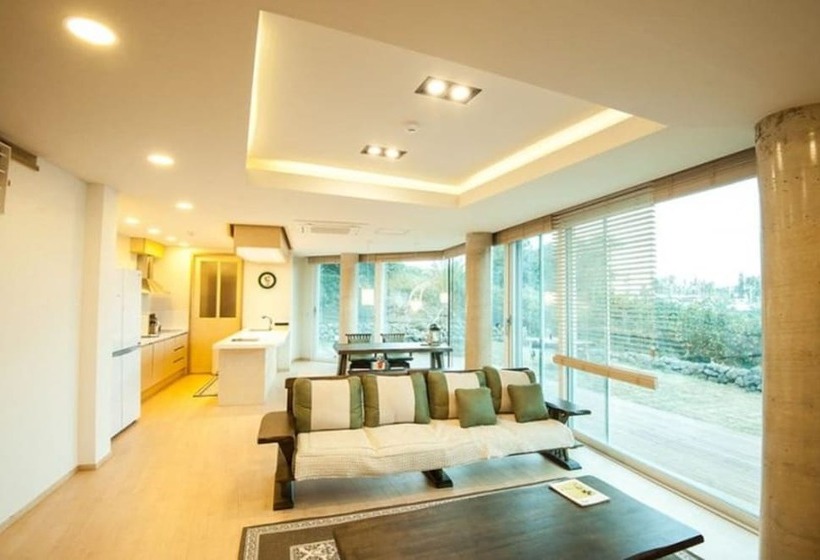 Pensió Moruhun Private House