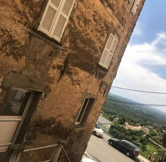 تختخواب و صبحانه A Balamata