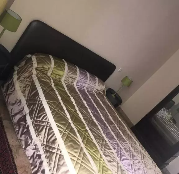 تختخواب و صبحانه A Balamata