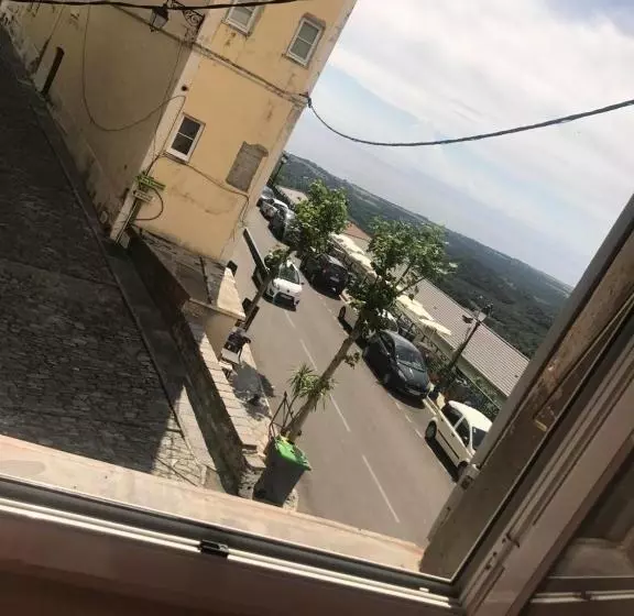 تختخواب و صبحانه A Balamata