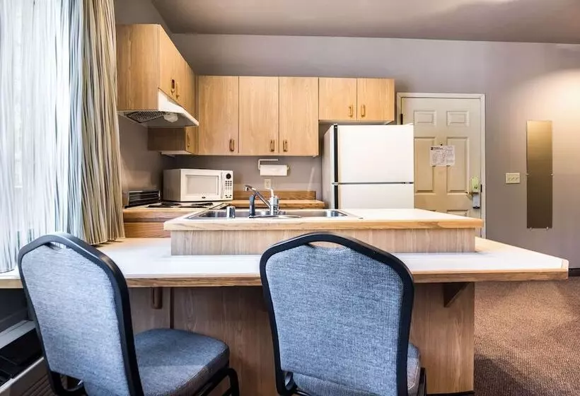 호텔 Quality Inn & Suites Bainbridge Island