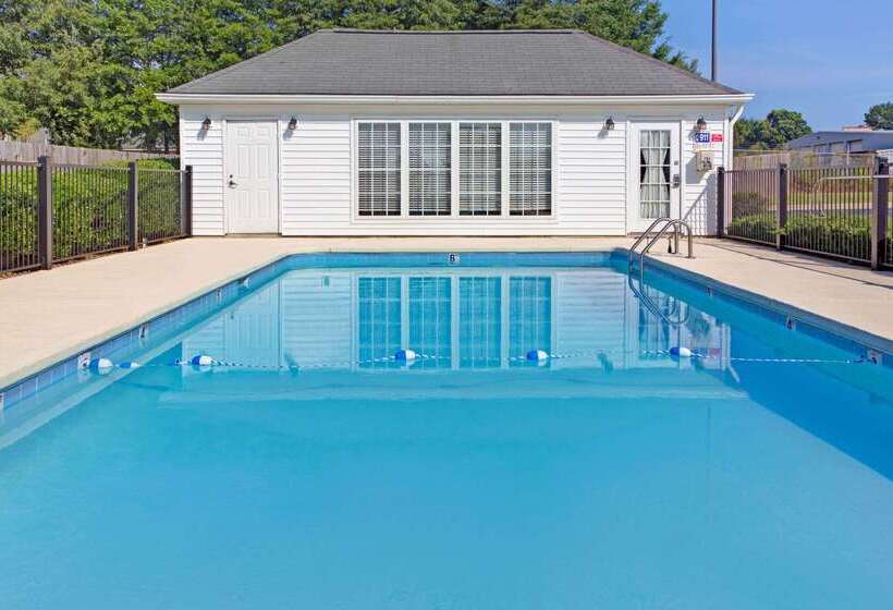 فندق Baymont By Wyndham Sanford