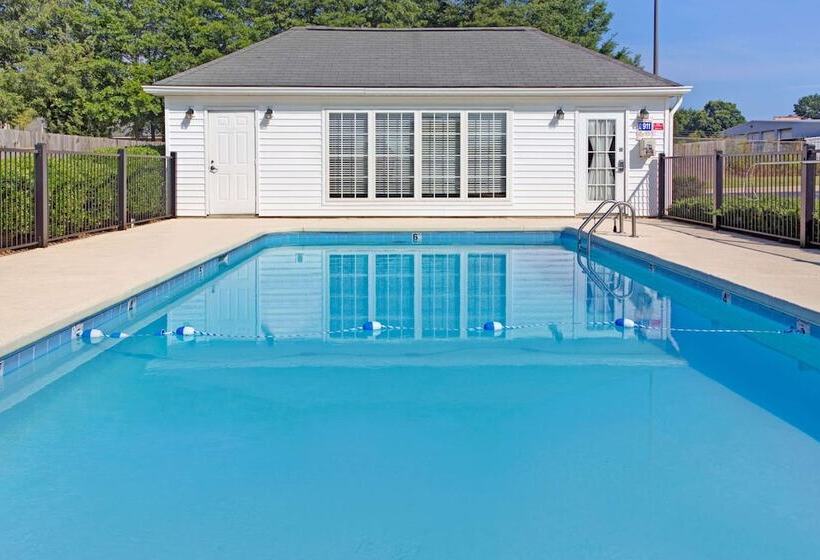 فندق Baymont By Wyndham Sanford