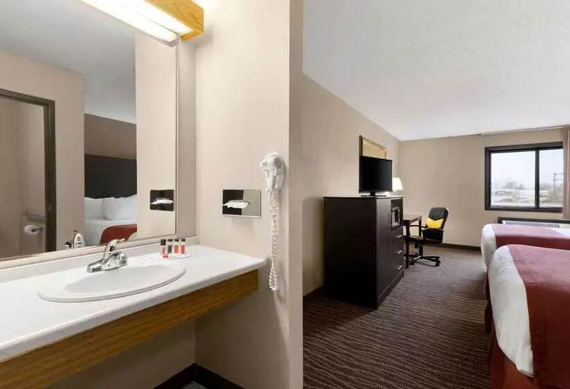 هتل Baymont By Wyndham Sioux Falls North,i 29,russell St, Airport