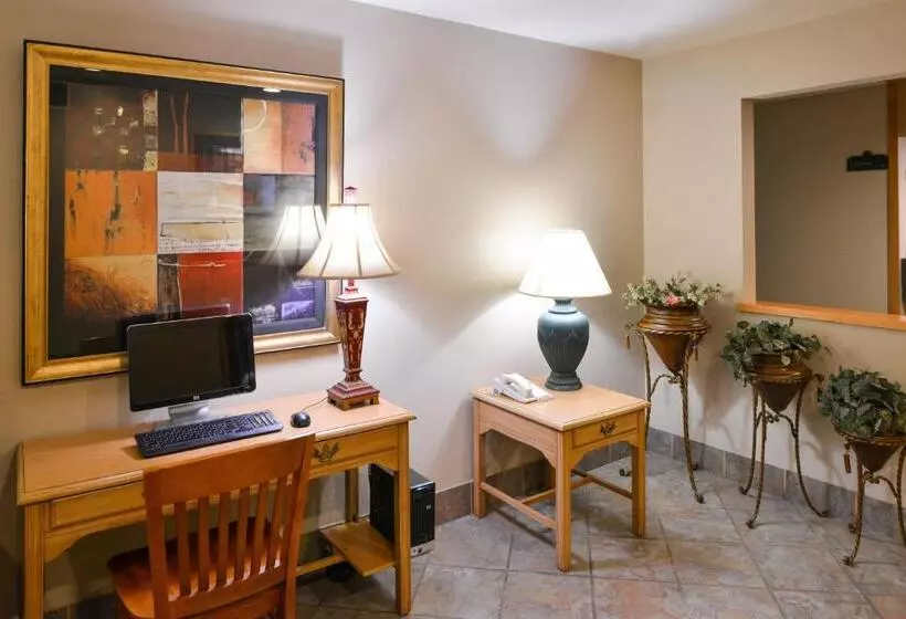 هتل Baymont By Wyndham Sioux Falls North,i 29,russell St, Airport