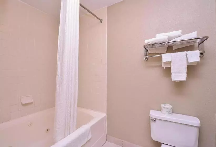 هتل Baymont By Wyndham Sioux Falls North,i 29,russell St, Airport