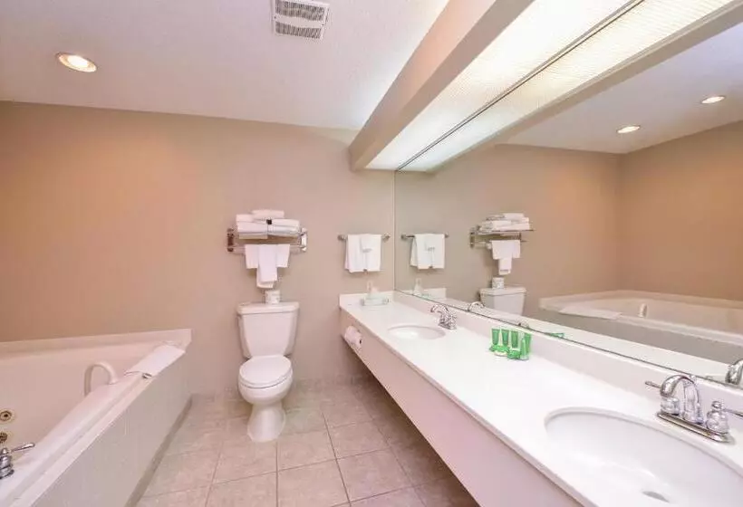 هتل Baymont By Wyndham Sioux Falls North,i 29,russell St, Airport