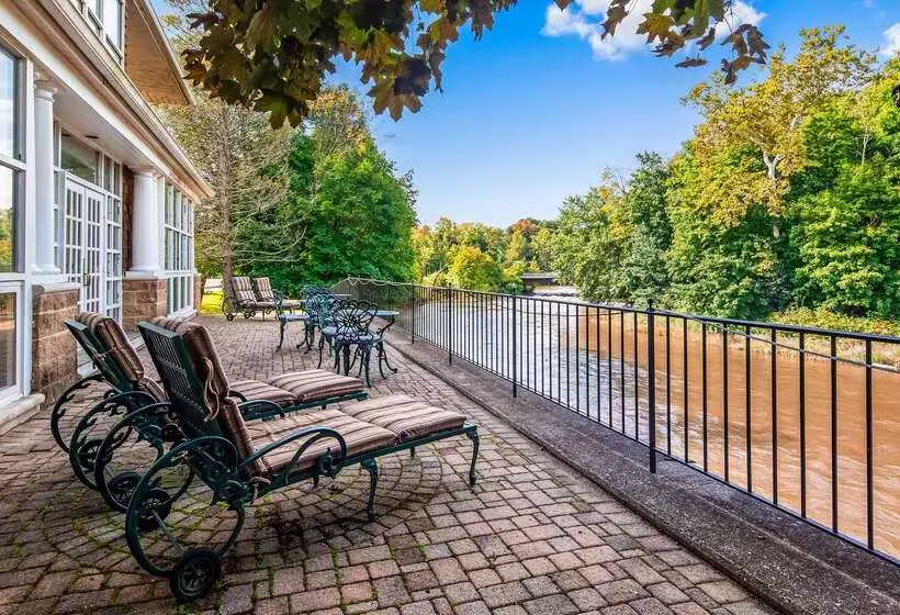 هتل Best Western Plus The Inn & Suites At The Falls