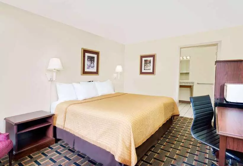 Отель Days Inn By Wyndham Spartanburg