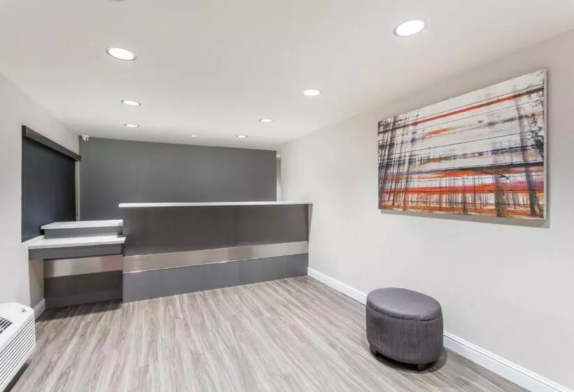 호텔 Days Inn By Wyndham Yosemite Area