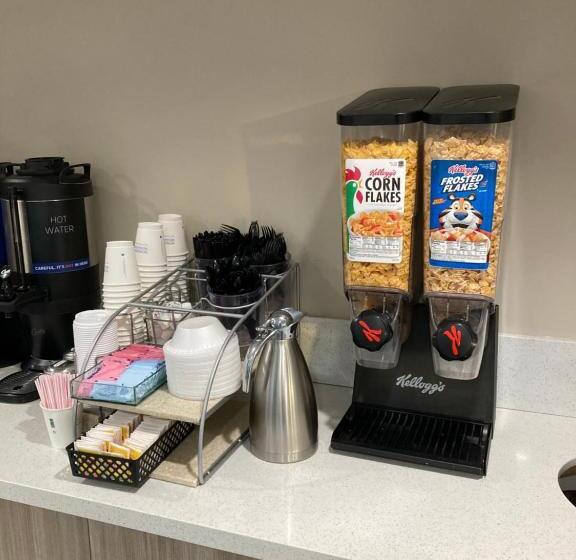 هتل Days Inn By Wyndham Yosemite Area