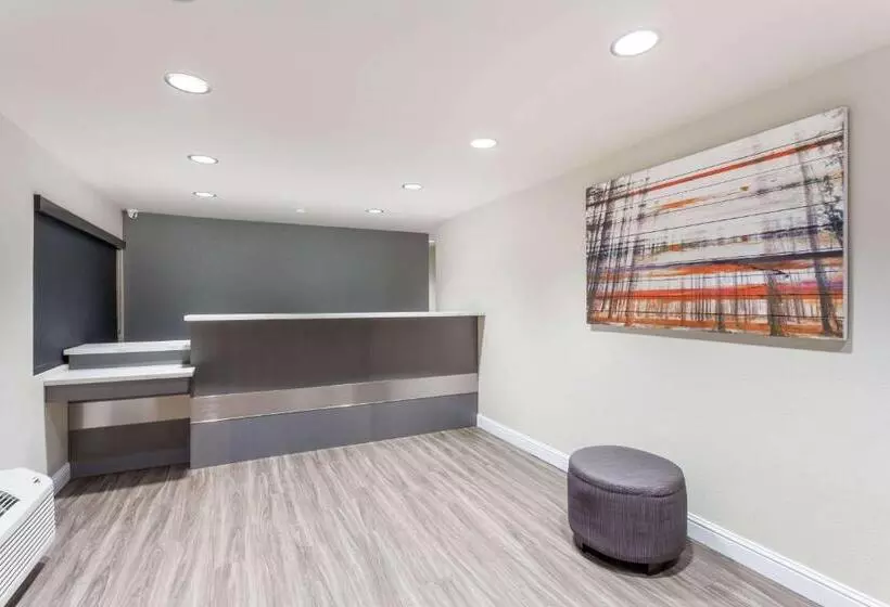 호텔 Days Inn By Wyndham Yosemite Area