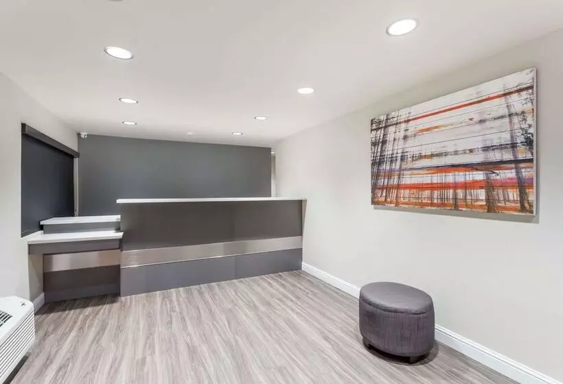 호텔 Days Inn By Wyndham Yosemite Area