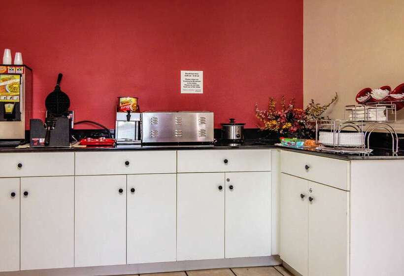 בית מלון כפרי Econo Lodge Research Triangle Park