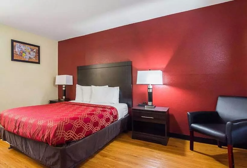 Отель Econo Lodge Research Triangle Park
