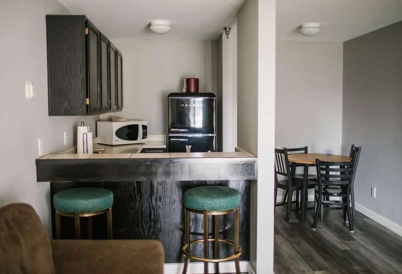 Отель Friday Harbor Suites