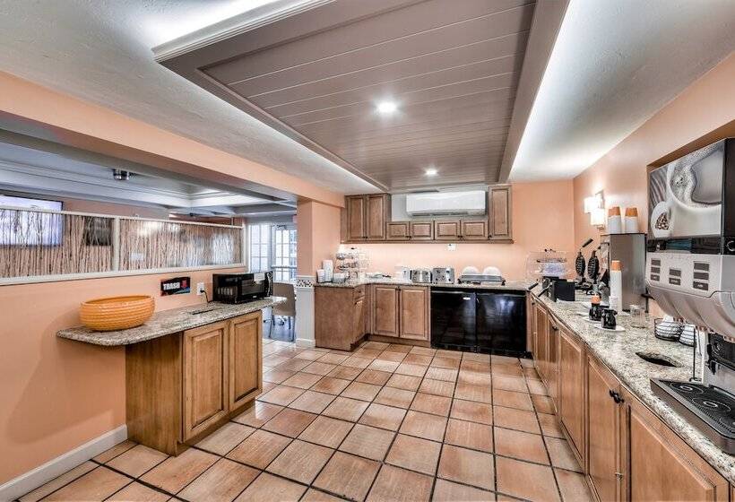 Otel Inn Of Naples, Tapestry Collection By Hilton