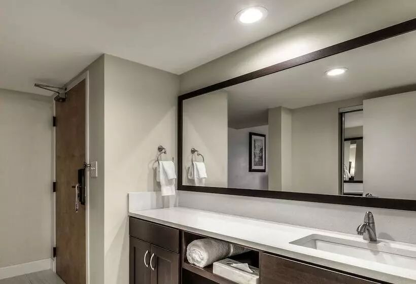 هتل Inn Of Naples, Tapestry Collection By Hilton