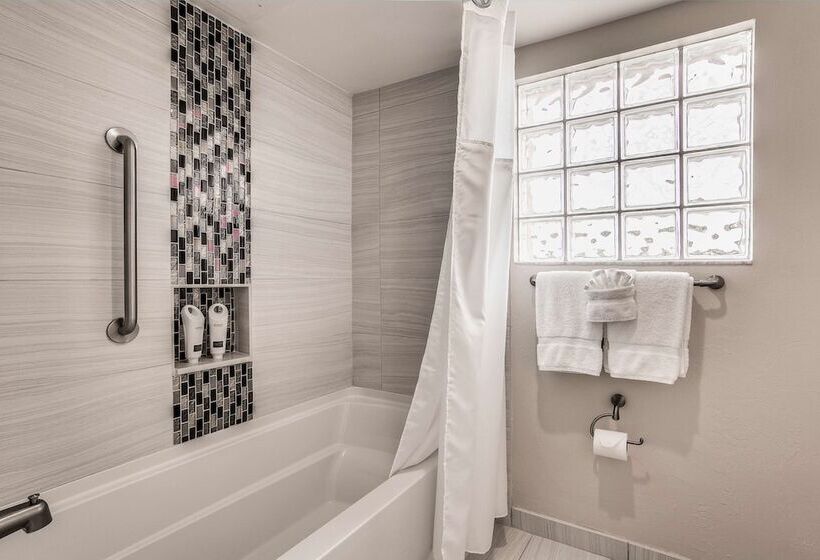 Otel Inn Of Naples, Tapestry Collection By Hilton