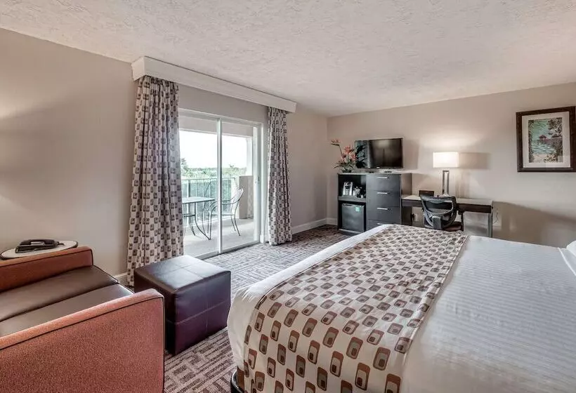 هتل Inn Of Naples, Tapestry Collection By Hilton