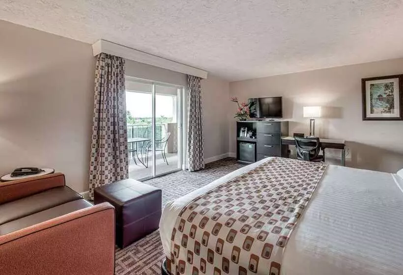 هتل Inn Of Naples, Tapestry Collection By Hilton