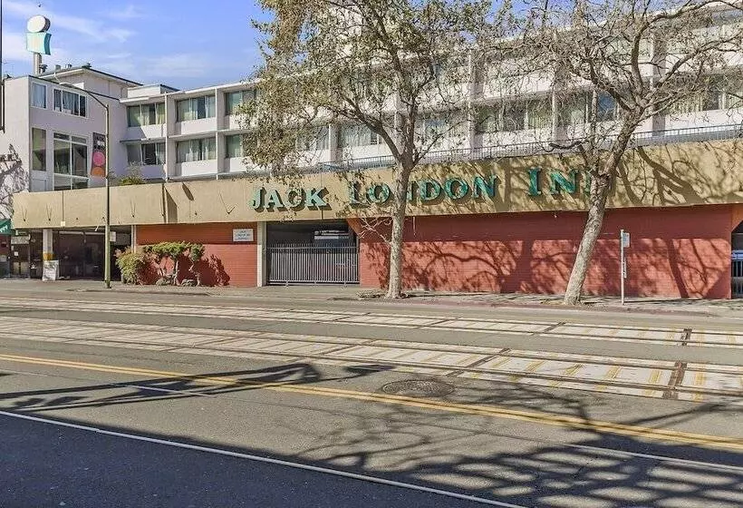 בית מלון כפרי Jack London Inn