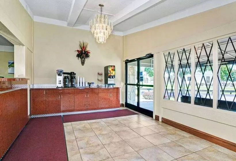 ホテル Knights Inn Charleston West Virginia