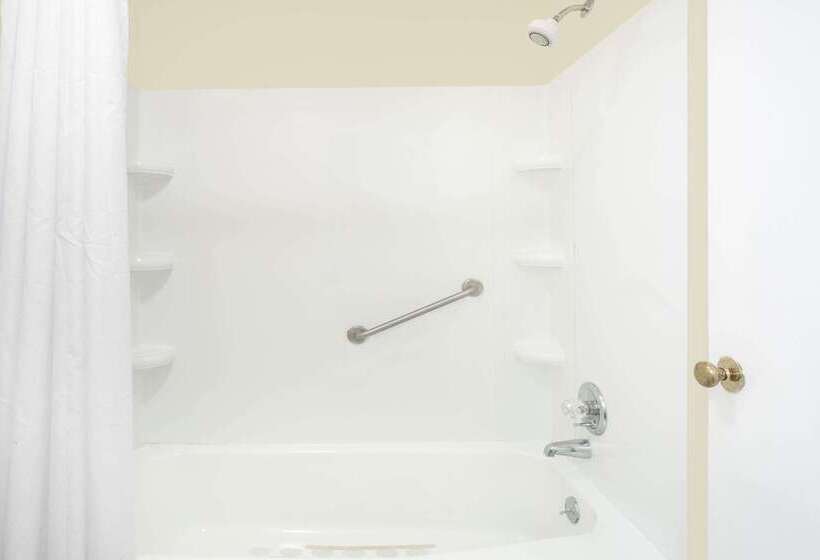 בית מלון כפרי Knights Inn Emporia