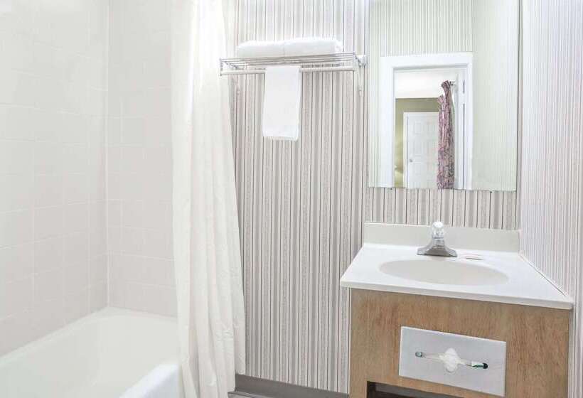 בית מלון כפרי Knights Inn Emporia