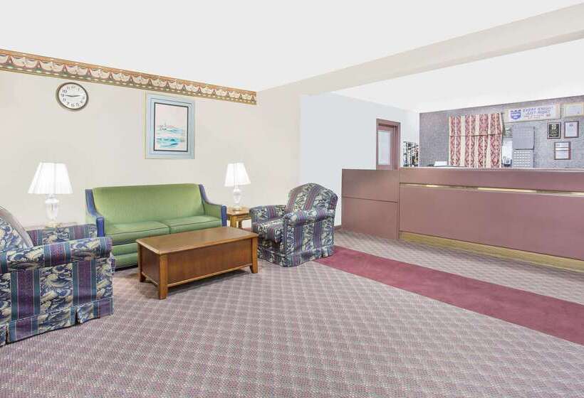 בית מלון כפרי Knights Inn Emporia