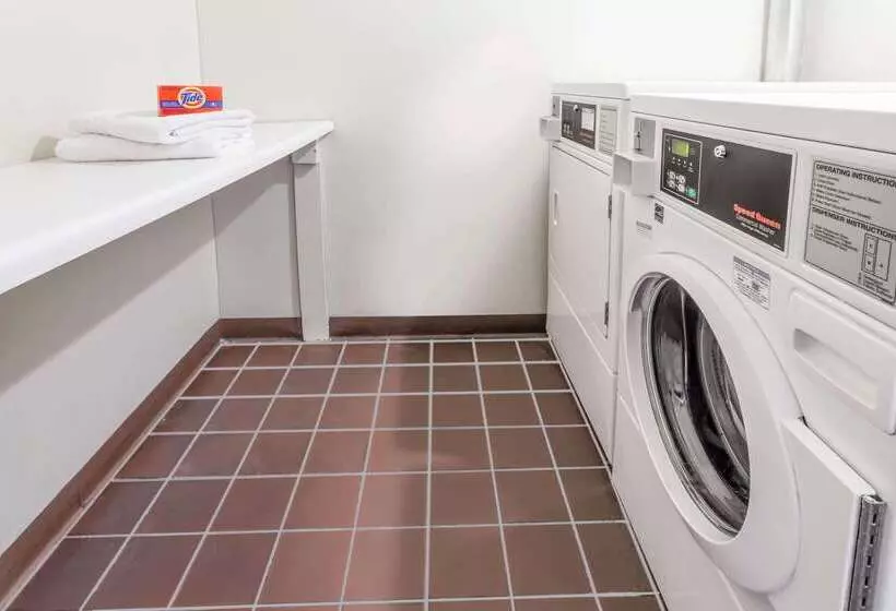 בית מלון כפרי Knights Inn Racine