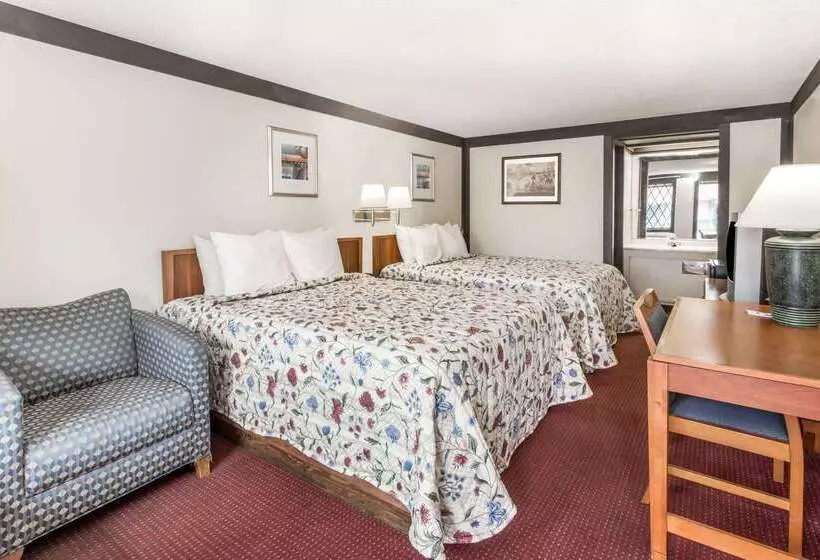 בית מלון כפרי Knights Inn Racine