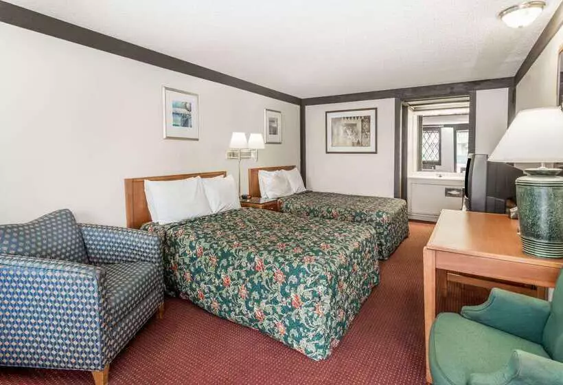 בית מלון כפרי Knights Inn Racine