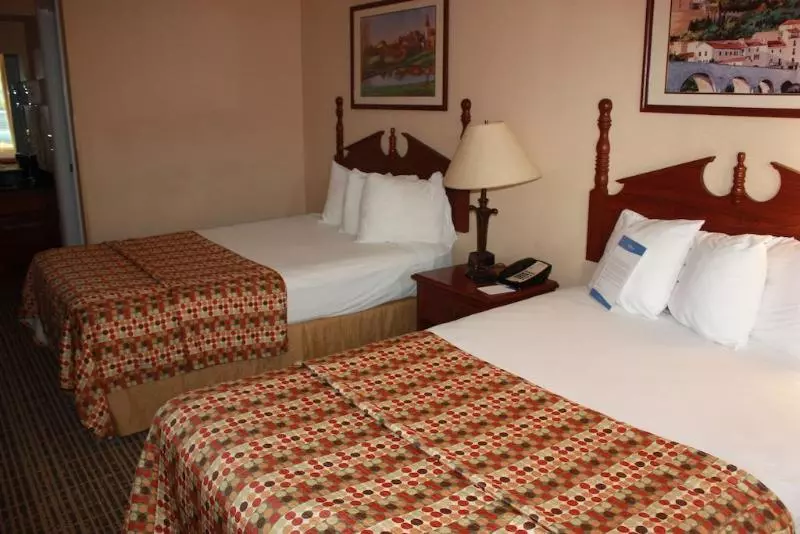Отель Red Roof Inn & Suites Calhoun