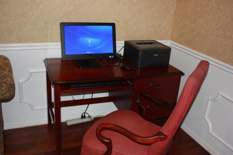 Hotel Red Roof Inn & Suites Calhoun