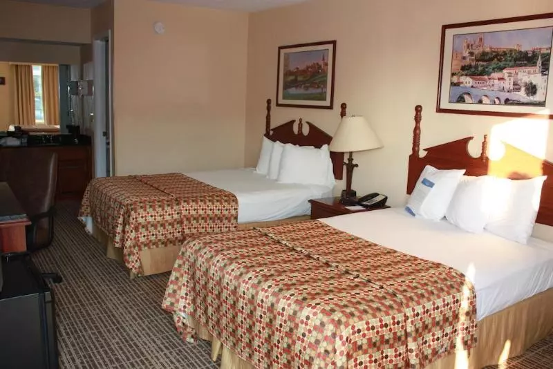 Отель Red Roof Inn & Suites Calhoun