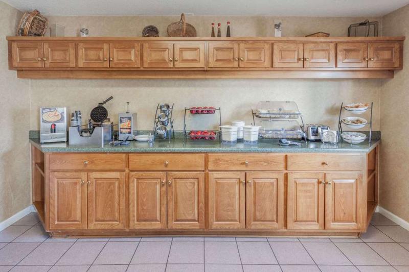 Hotel Red Roof Inn & Suites Calhoun