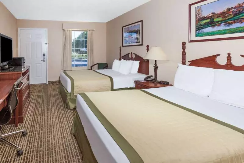 Отель Red Roof Inn & Suites Calhoun