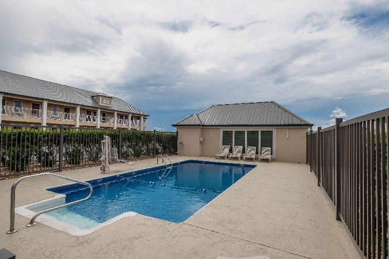 Hotel Red Roof Inn & Suites Calhoun