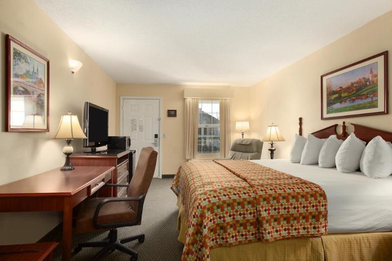 Hotel Red Roof Inn & Suites Calhoun