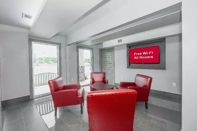 Отель Red Roof Inn & Suites Calhoun