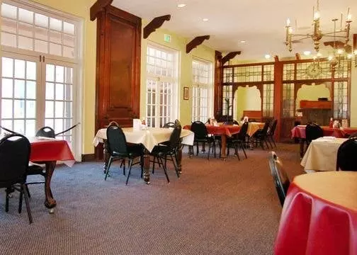 Отель Rodeway Inn & Suites At the Casino