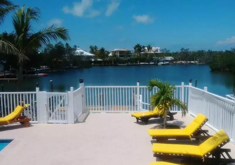 מוטל Kingsail Resort