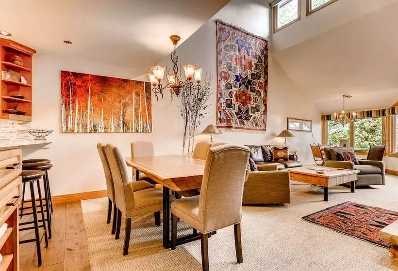 Kiva 433 By East West Hospitality