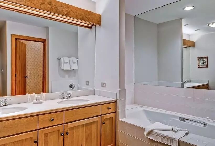 Kiva 433 By East West Hospitality