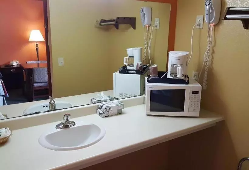 The Kc Motel Show Low