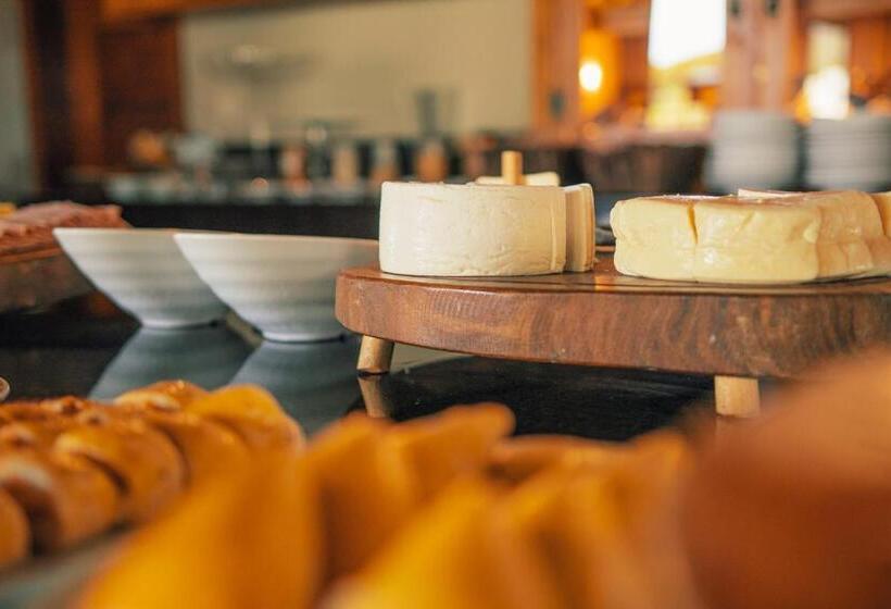 فندق Escarpas Resort