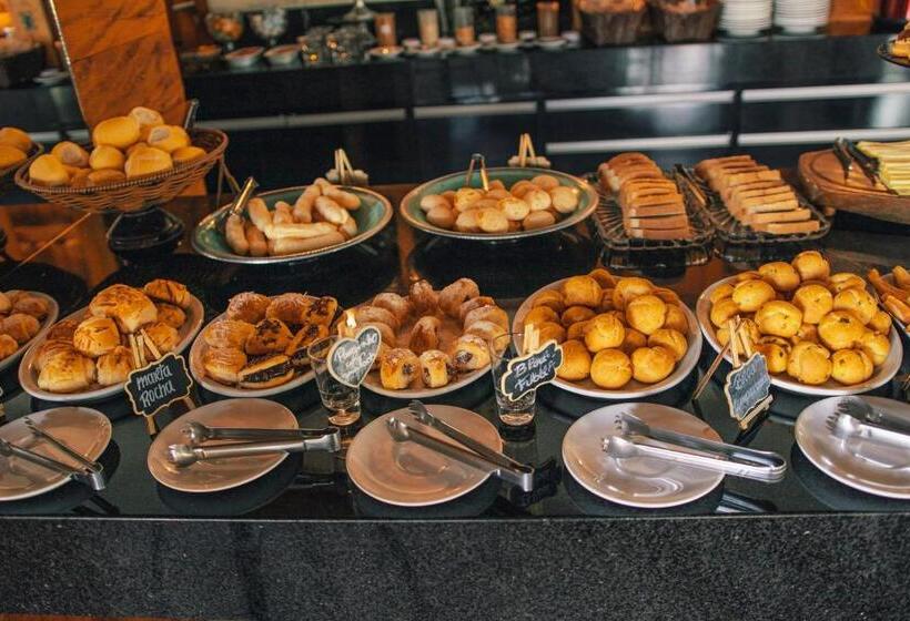 فندق Escarpas Resort